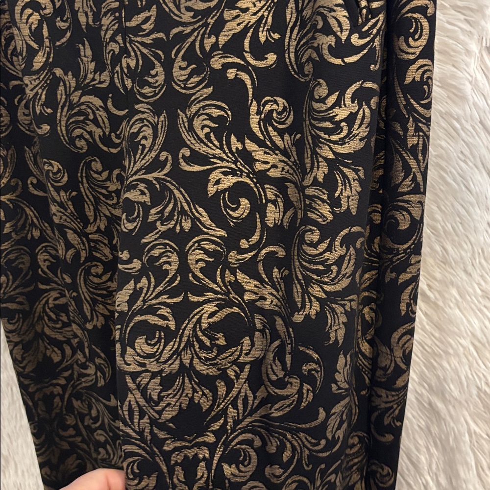 Chico's Elegant Black and Gold Pull on Trousers Size 8 - Picture 3 of 4
